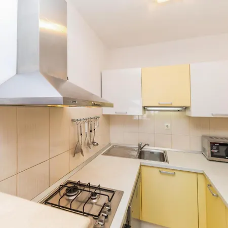 2 Bedroom In Okrug Gornji * Trogir