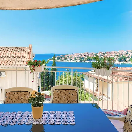 2 Bedroom In Okrug Gornji *