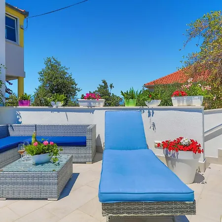 2 Bedroom In Okrug Gornji *