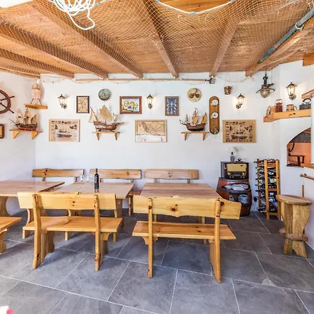 2 Bedroom In Okrug Gornji Apartamento Trogir
