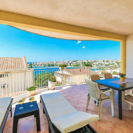 2 Bedroom In Okrug Gornji * Trogir