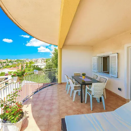 2 Bedroom In Okrug Gornji 公寓 特罗吉尔