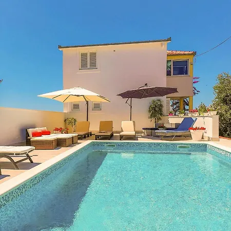 2 Bedroom In Okrug Gornji * Trogir